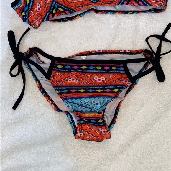 Floral Bikini - Picture 4 of 5